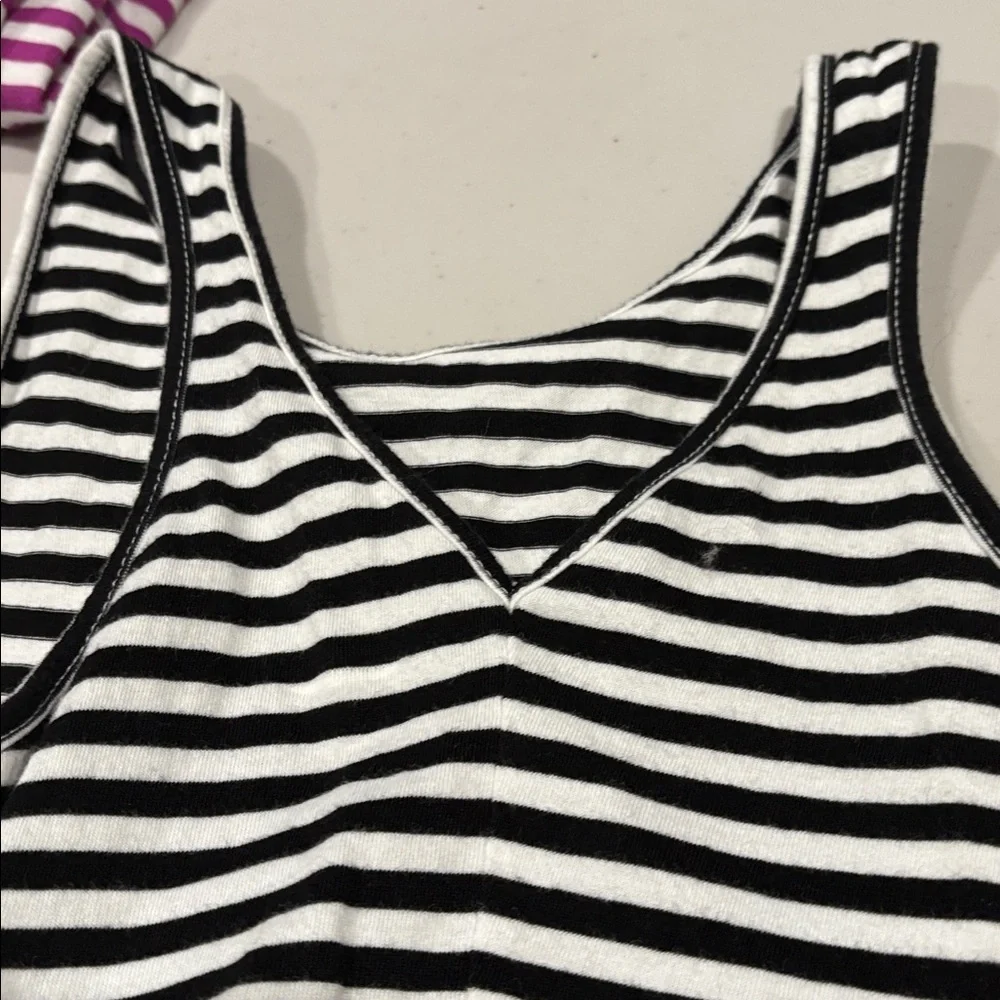 Old navy. girls sleeveless tank dress. size M (8). Stripes. Sundress